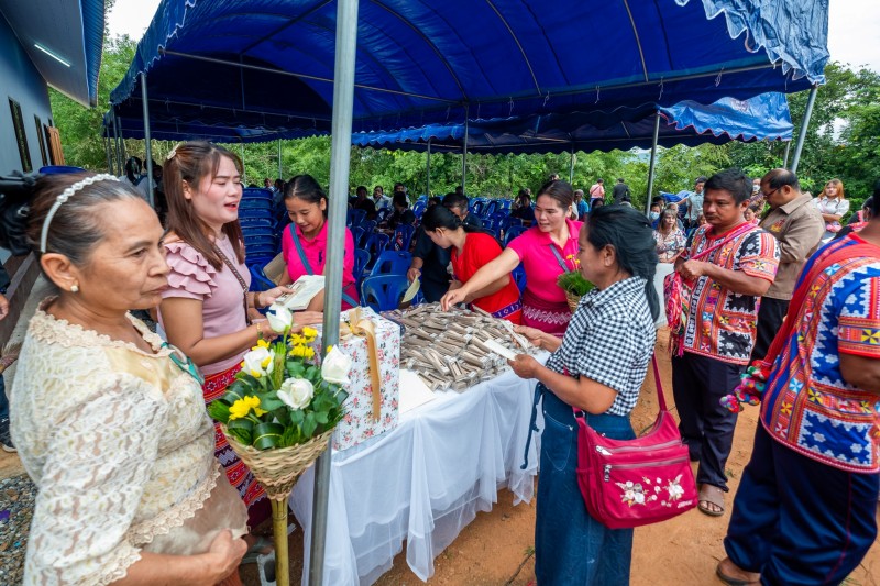 Ceremony to consecrate the Vision Thaiand Church Khunkhon to God 03