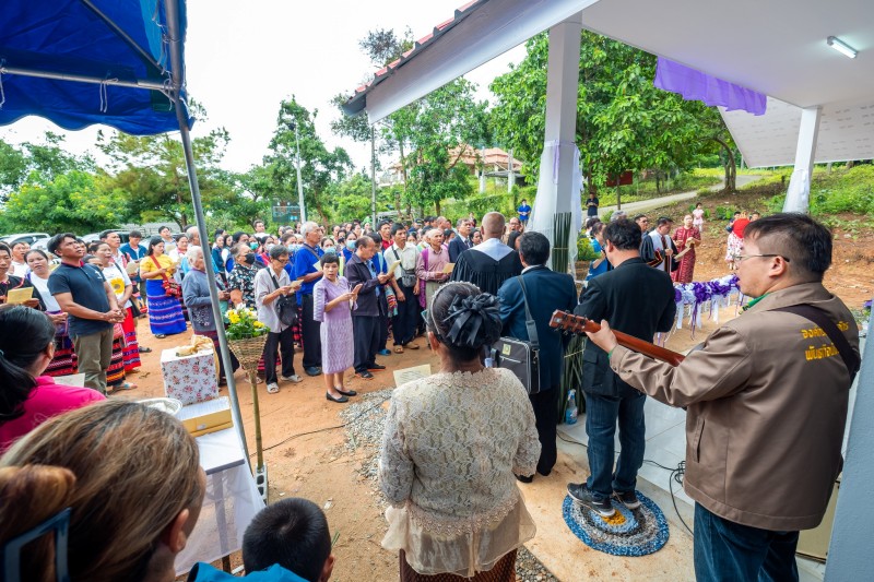 Ceremony to consecrate the Vision Thaiand Church Khunkhon to God 07