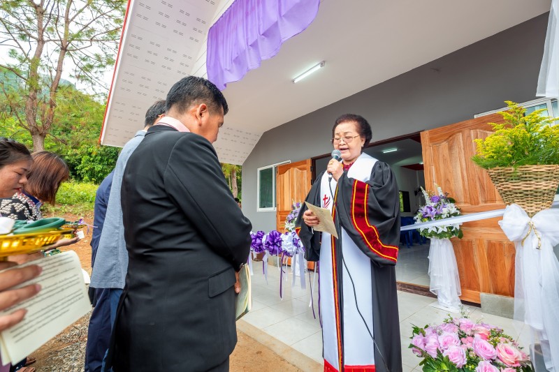 Ceremony to consecrate the Vision Thaiand Church Khunkhon to God 09