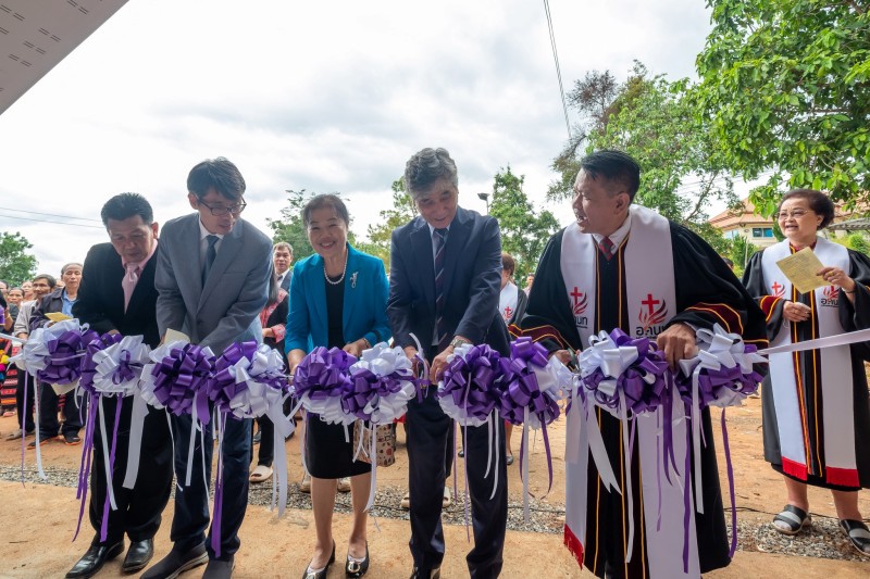 Ceremony to consecrate the Vision Thaiand Church Khunkhon to God 10