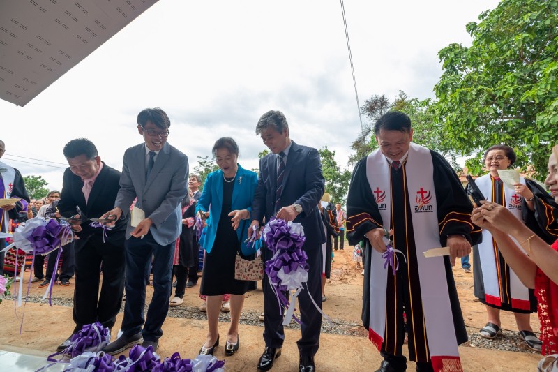 Ceremony to consecrate the Vision Thaiand Church Khunkhon to God 11