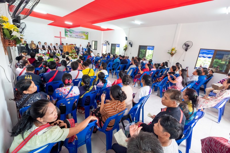 Ceremony to consecrate the Vision Thaiand Church Khunkhon to God 14