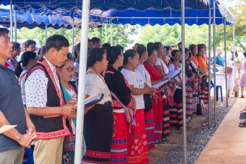 Ceremony to consecrate the Vision Thaiand Church Khunkhon to God 15