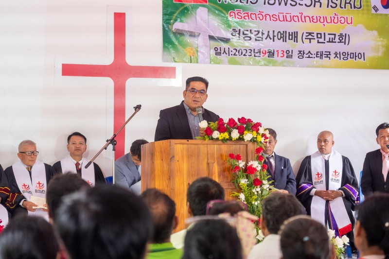 Ceremony to consecrate the Vision Thaiand Church Khunkhon to God 17